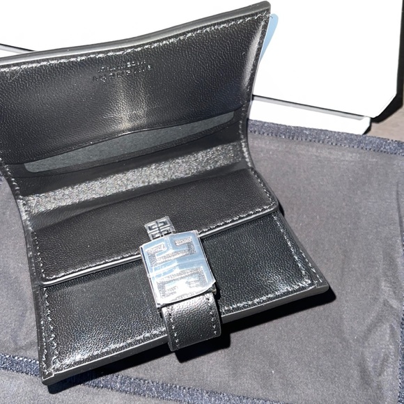 Givenchy Cardholder. - Picture 3 of 7